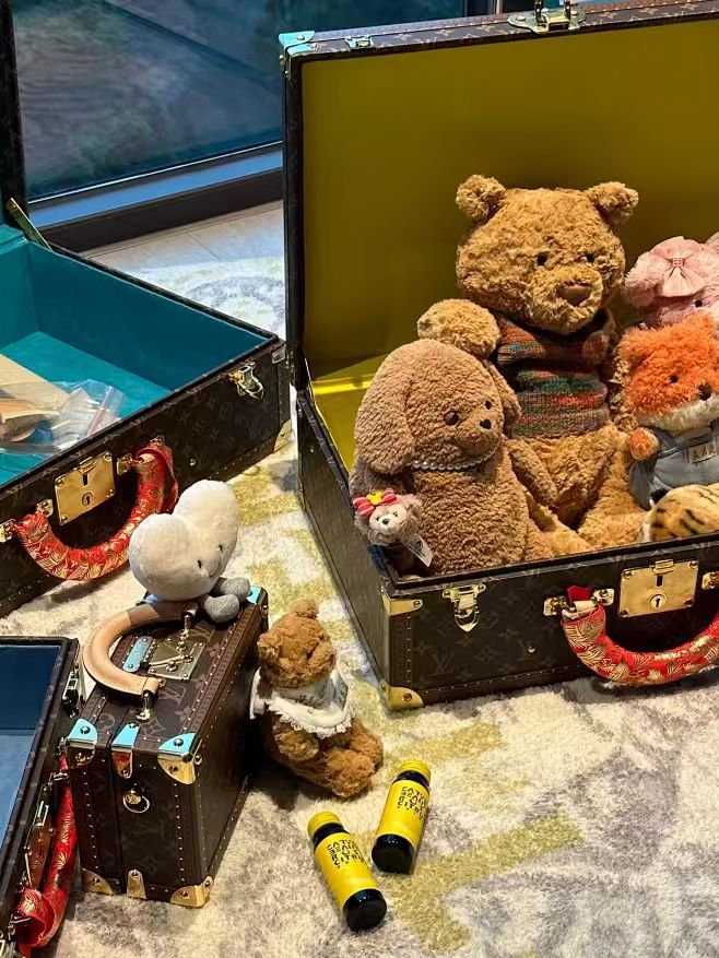  Gifts & Toys